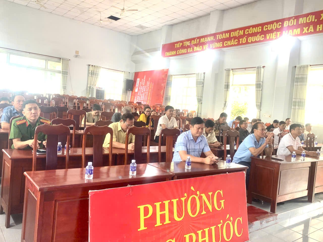 Lãnh đạo phường Long Phước tham dự trực tuyến Hội nghị toàn quốc quán triệt, triển khai tổng kết thực hiện Nghị quyết số 18-NQ/TW của BCH Trung Ương Đảng khóa XII