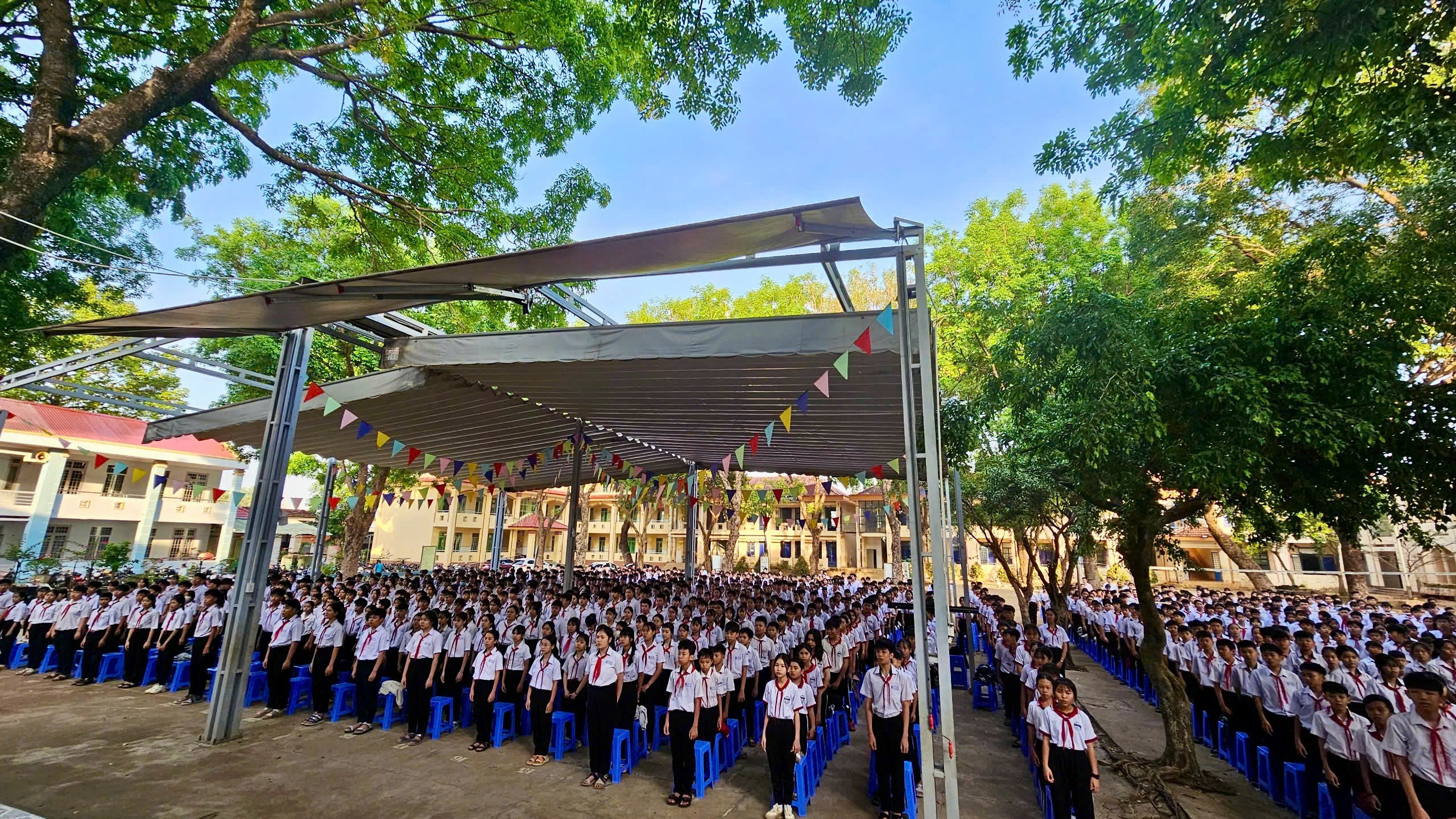 Ban chỉ đạo phòng chống dịch bệnh, Trạm y tế phường Long Phước phối hợp với Trường THCS Long Phước tuyên truyền phòng chống bệnh cúm mùa cho học sinh và toàn thể giáo viên.